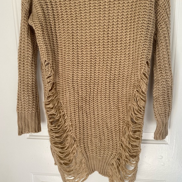 Distressed sweater - Picture 9 of 9